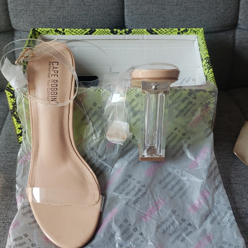 Pretty heels - Picture 2 of 7